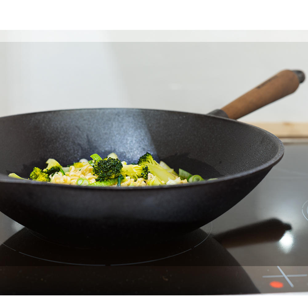Wok Skeppshult, manche en noyer, Ø 300 mm